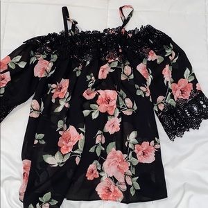 Like new floral blouse
